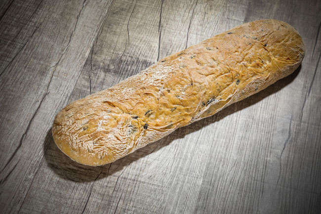 Olivenbaguette ganz