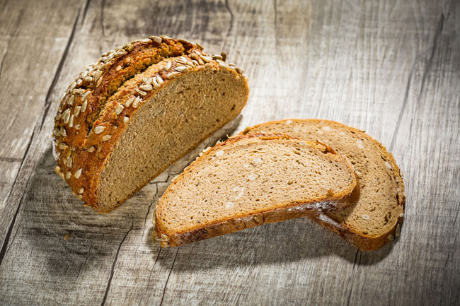 Sonnenblumenbrot aufgeschnitten