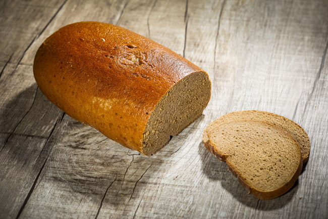 Tiroler Schwarzbrot aufgeschnitten