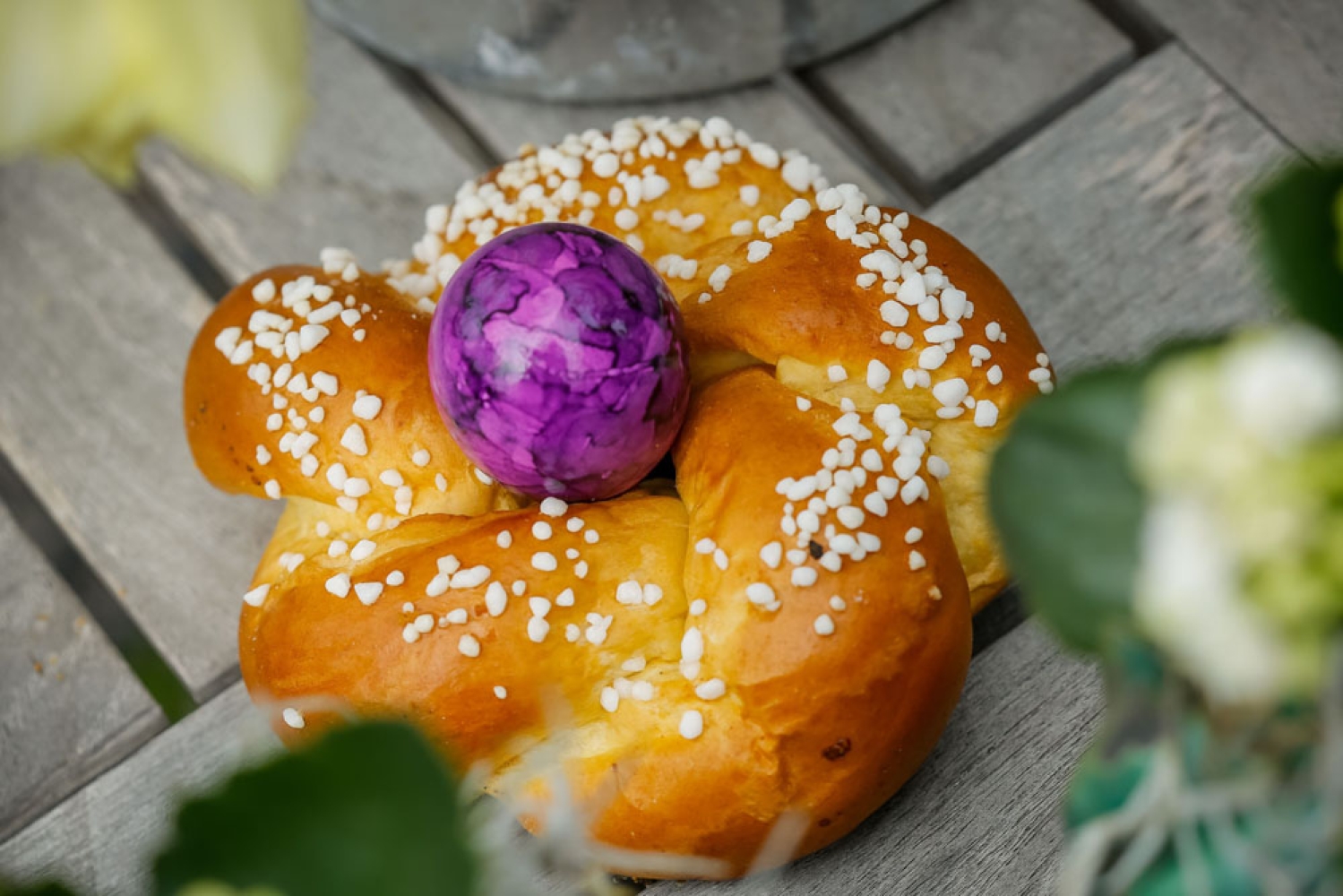 Osterbriochenest mit Ei