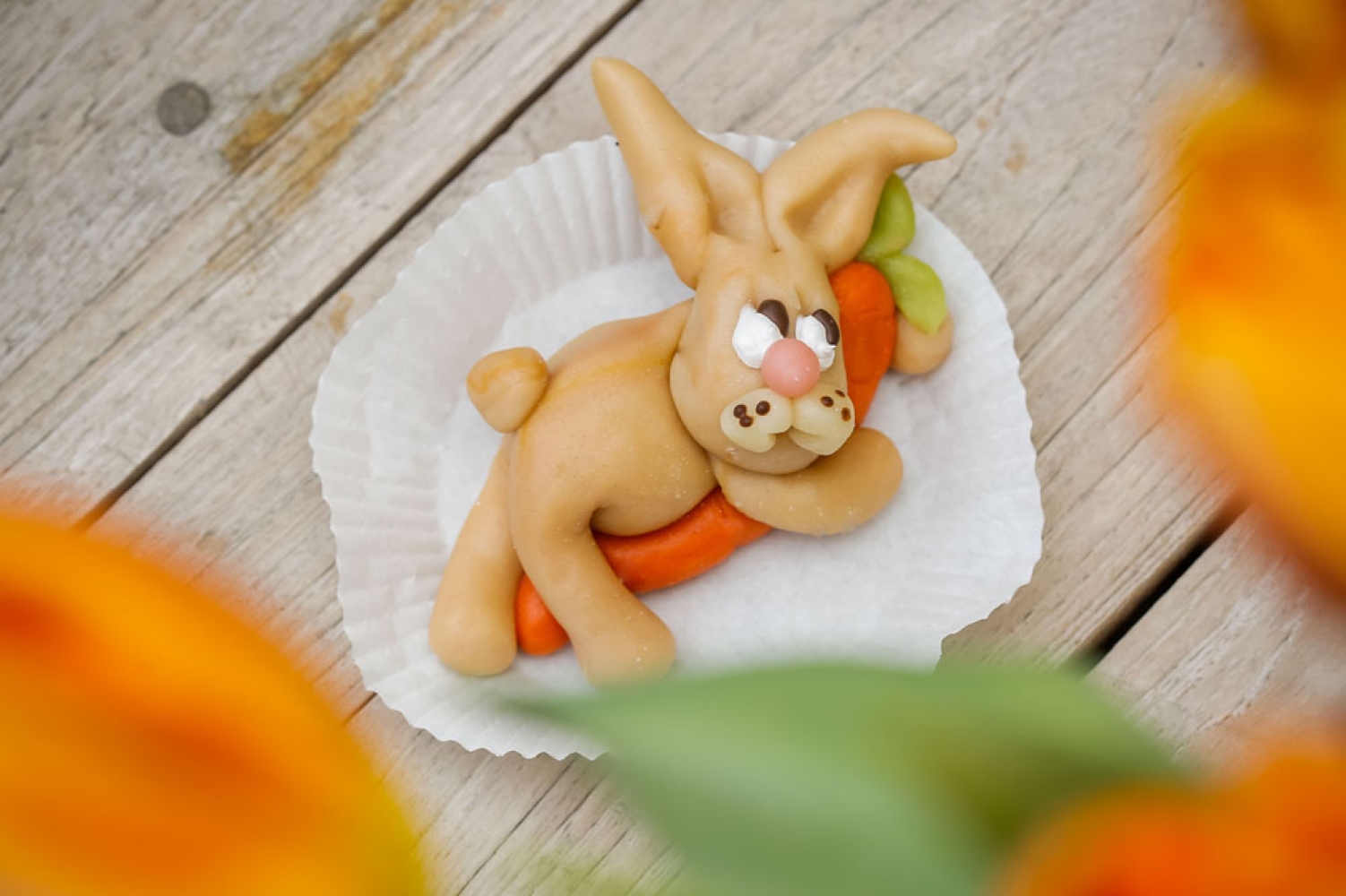 Ostermarzipanhase mit Karotte